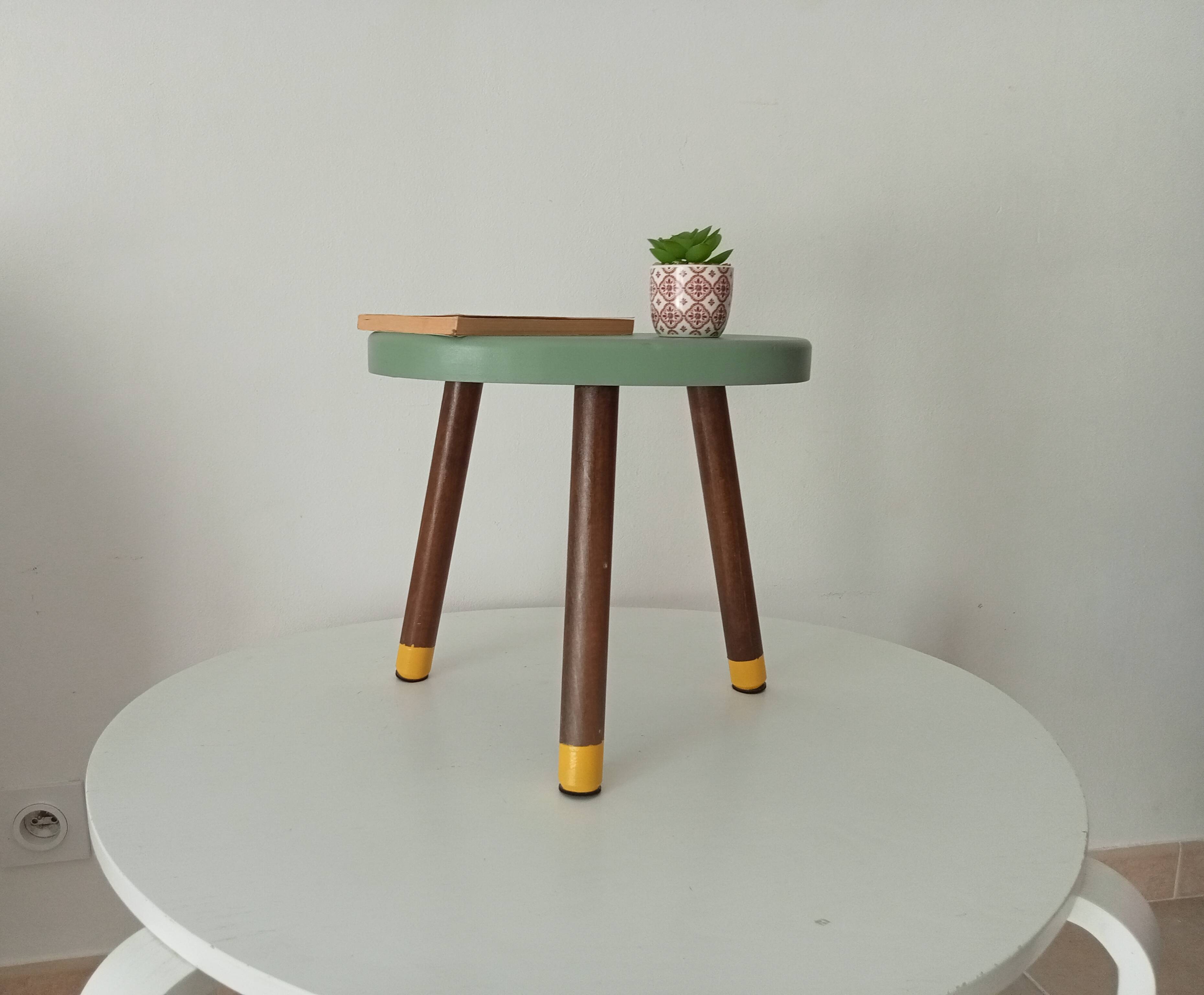 Vintage tripod bean stool from the 60s/70s
