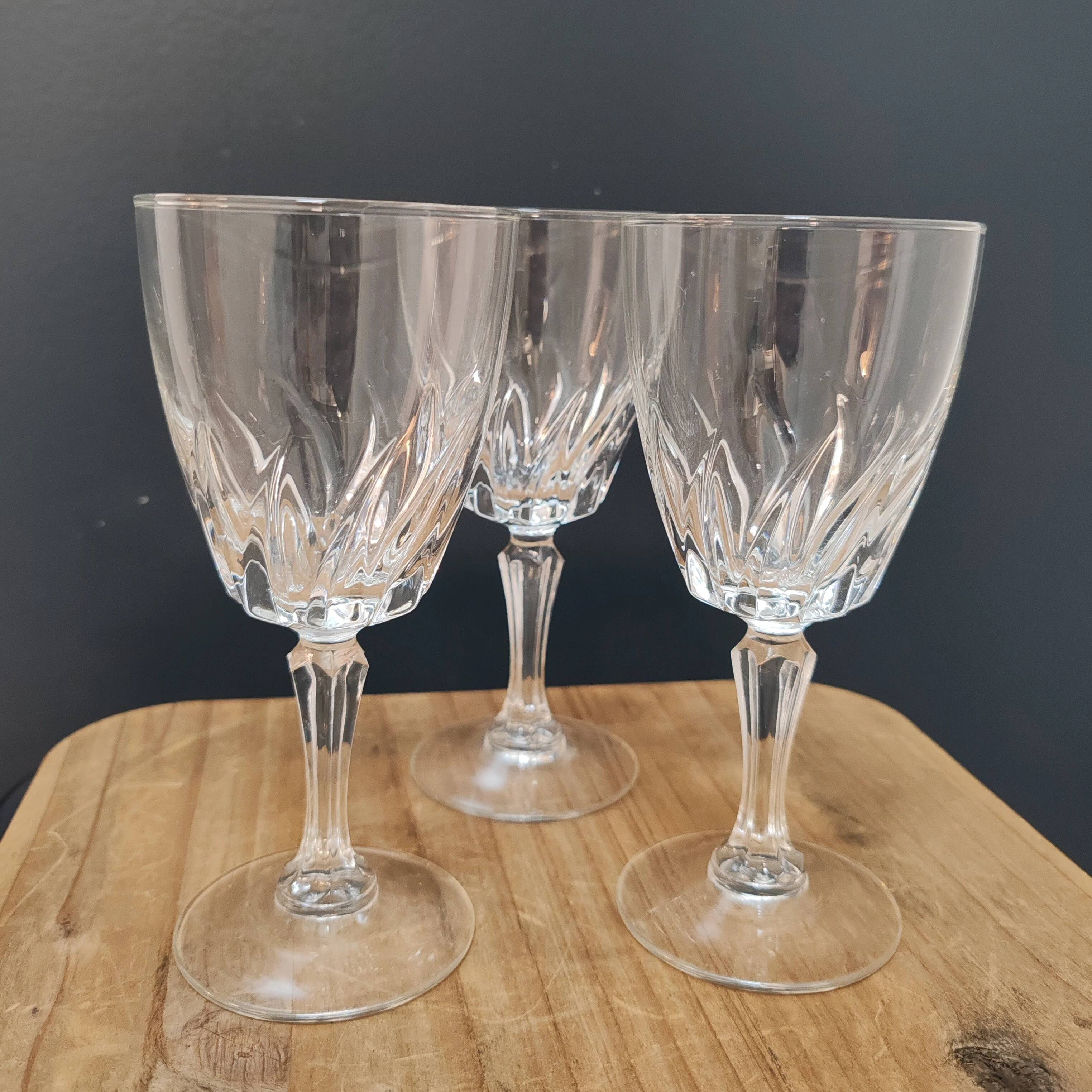 Set of eight stemmed wine glasses