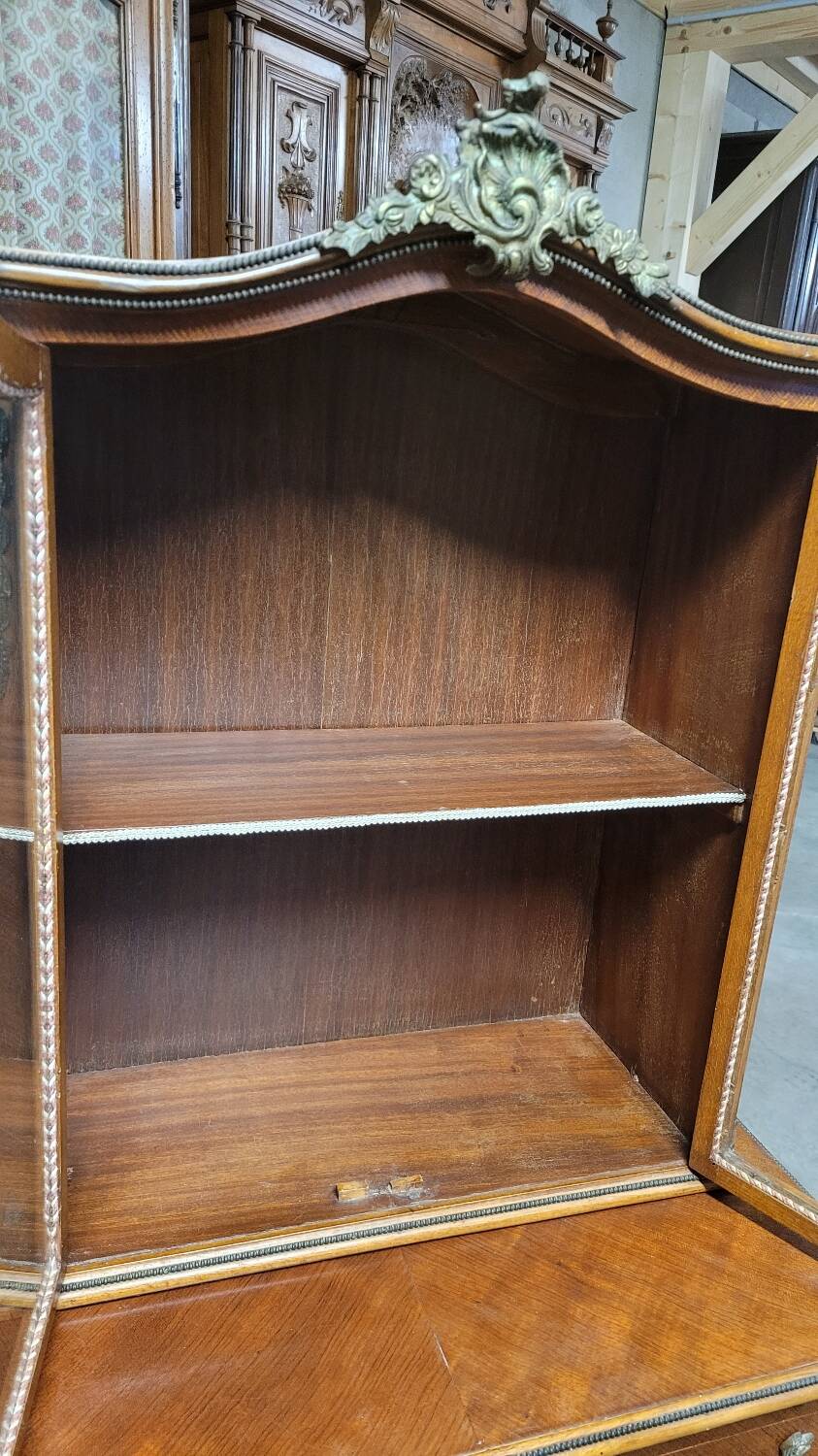 Louis XV bonheur du jour in rosewood marquetry decorated with bronze.