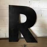 Lettre noire « R »