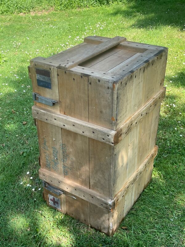 Malle, caisse en bois naturel, très saine