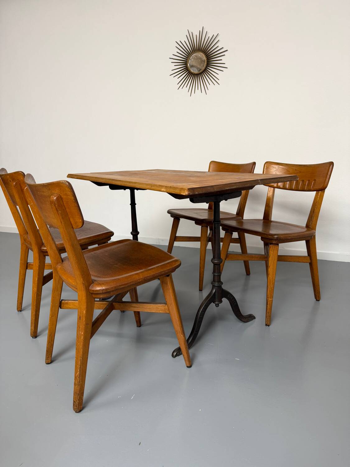 Ancienne table bistrot  Horgen Glarus en bois et fonte début XX eme