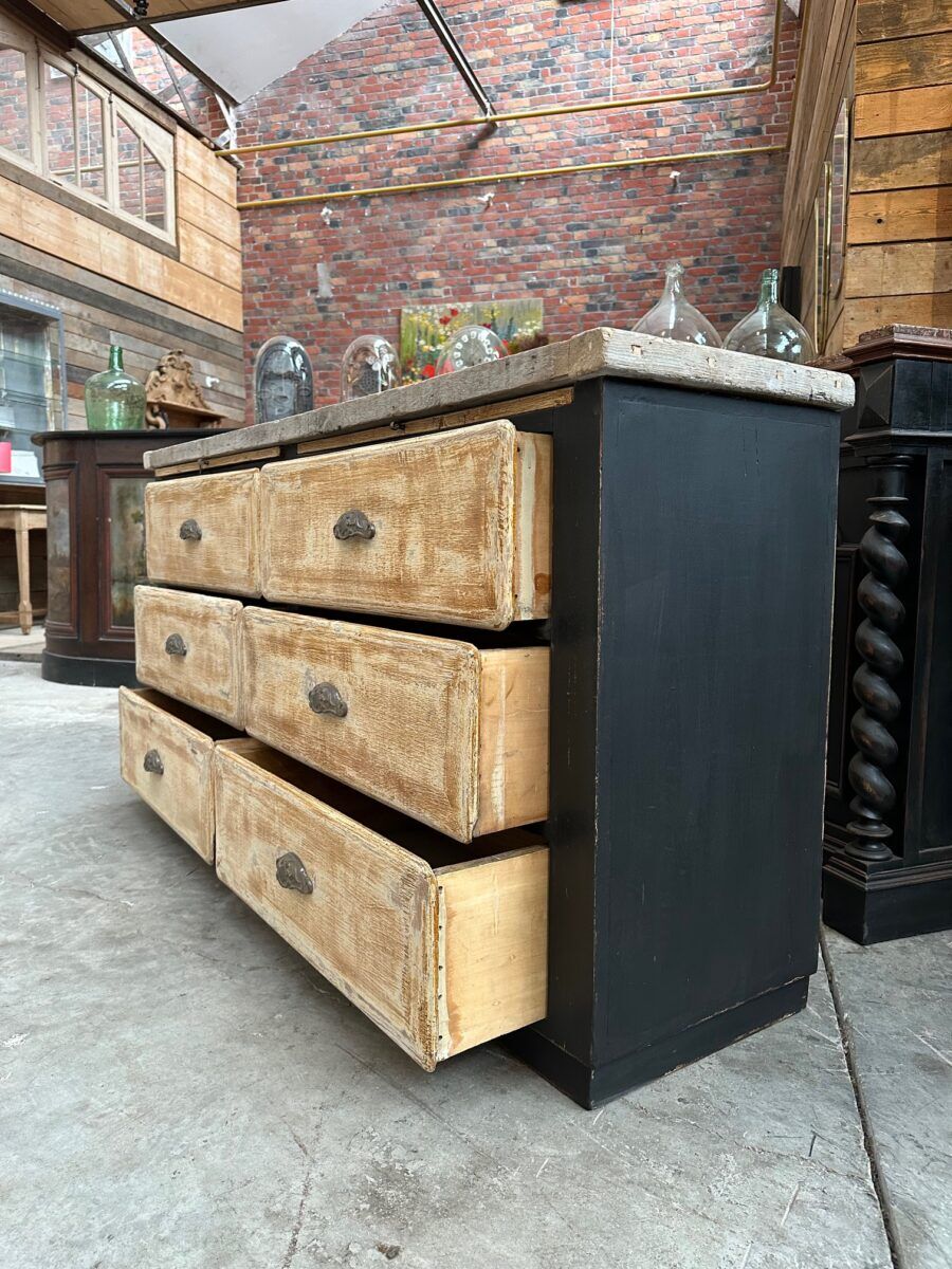 Old workshop furniture with 6 drawers.