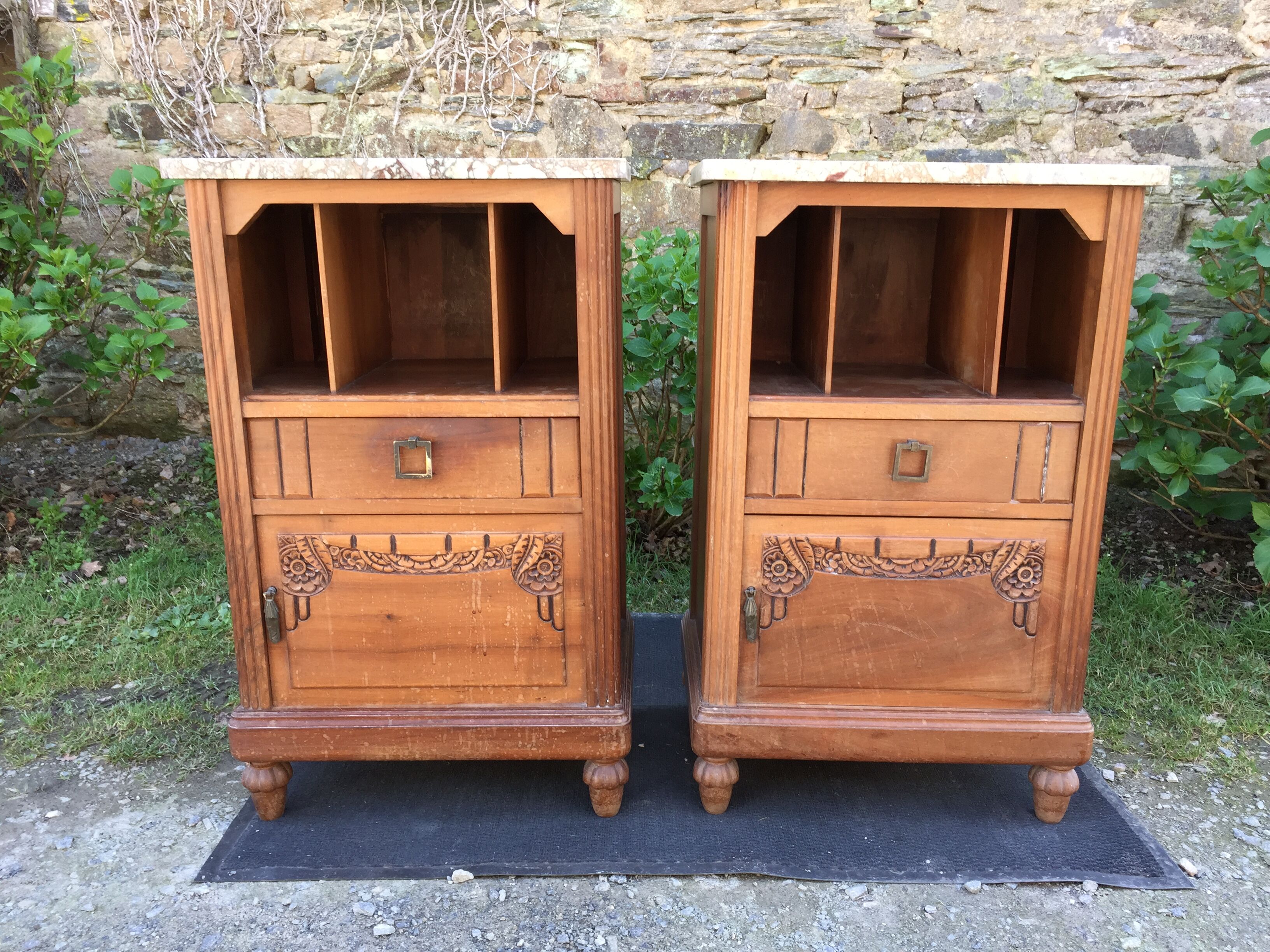 Tables de chevets vintage art deco en noyer