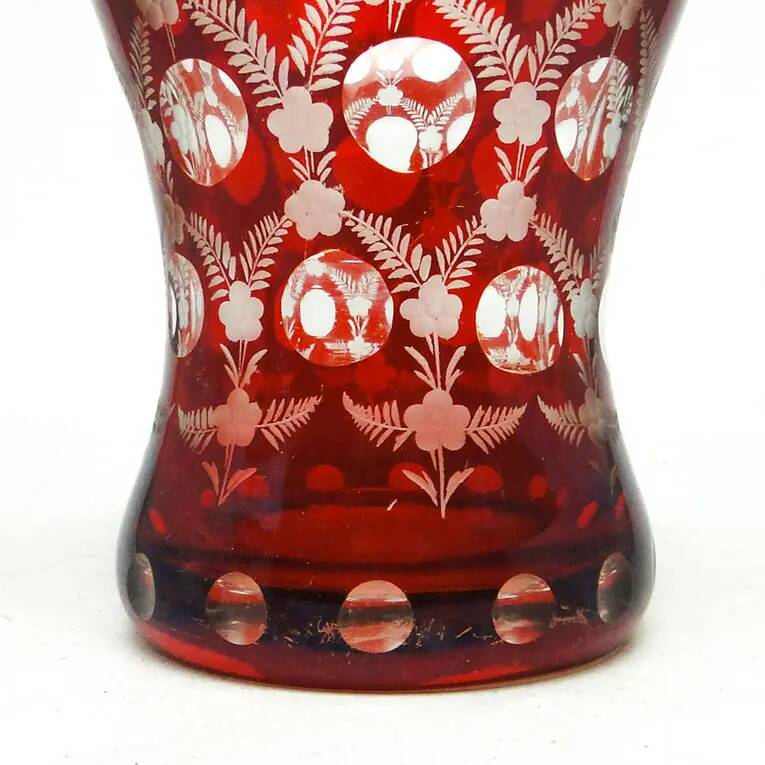 Verre Biedermeier, verre rouge, République tchèque, 19e siècle