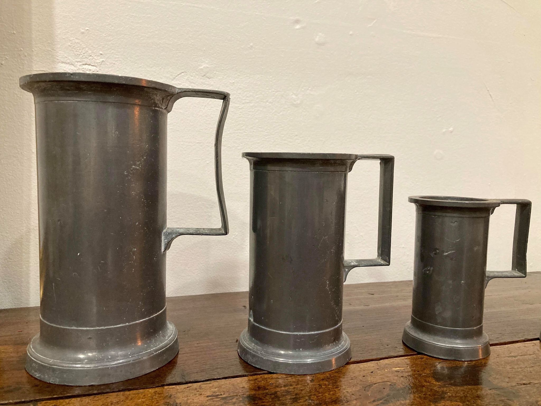 Set of 7 jug in tin