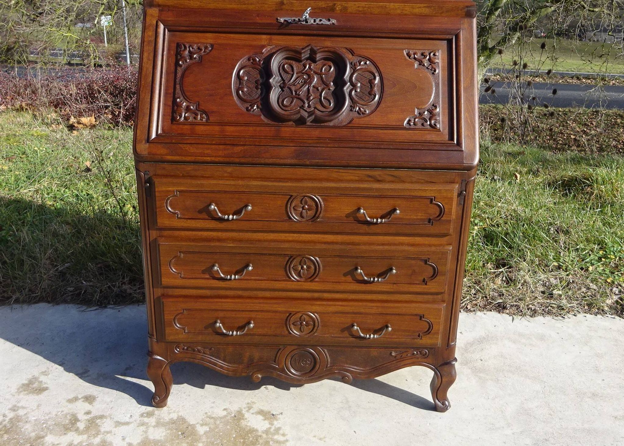 Commode, secrétaire, bibliothèque: meuble 3 en 1