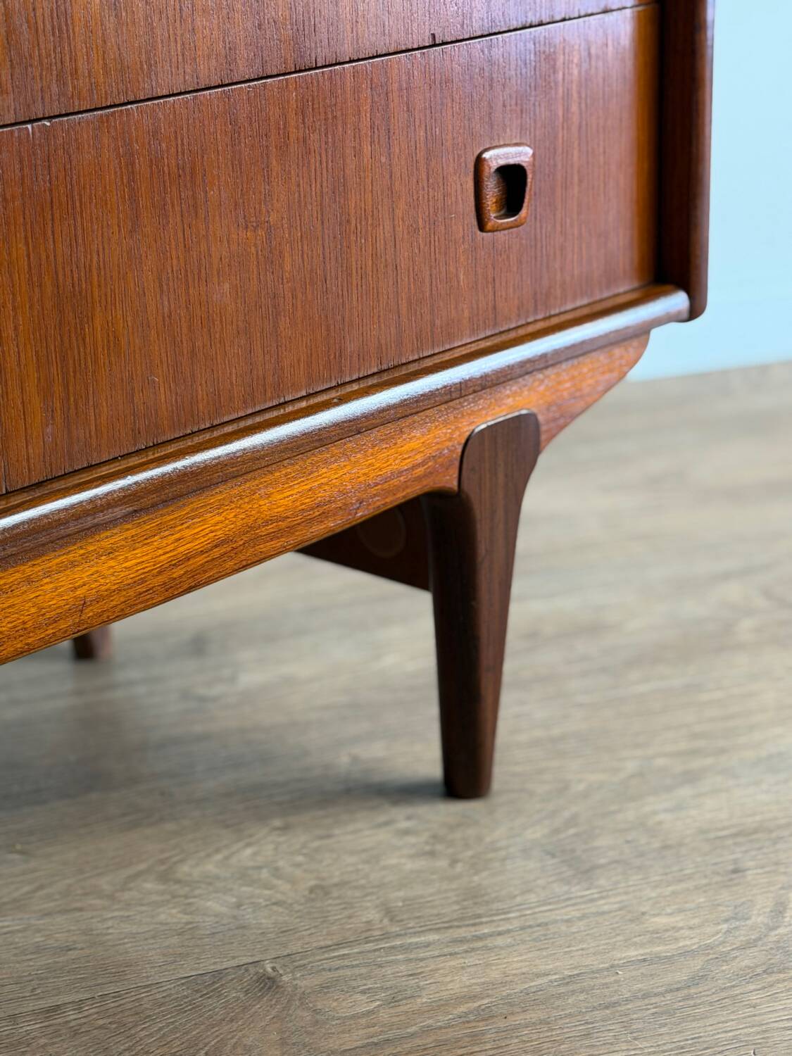 Vintage teak dressing table / chest of drawers – Scandinavian design, 1960s