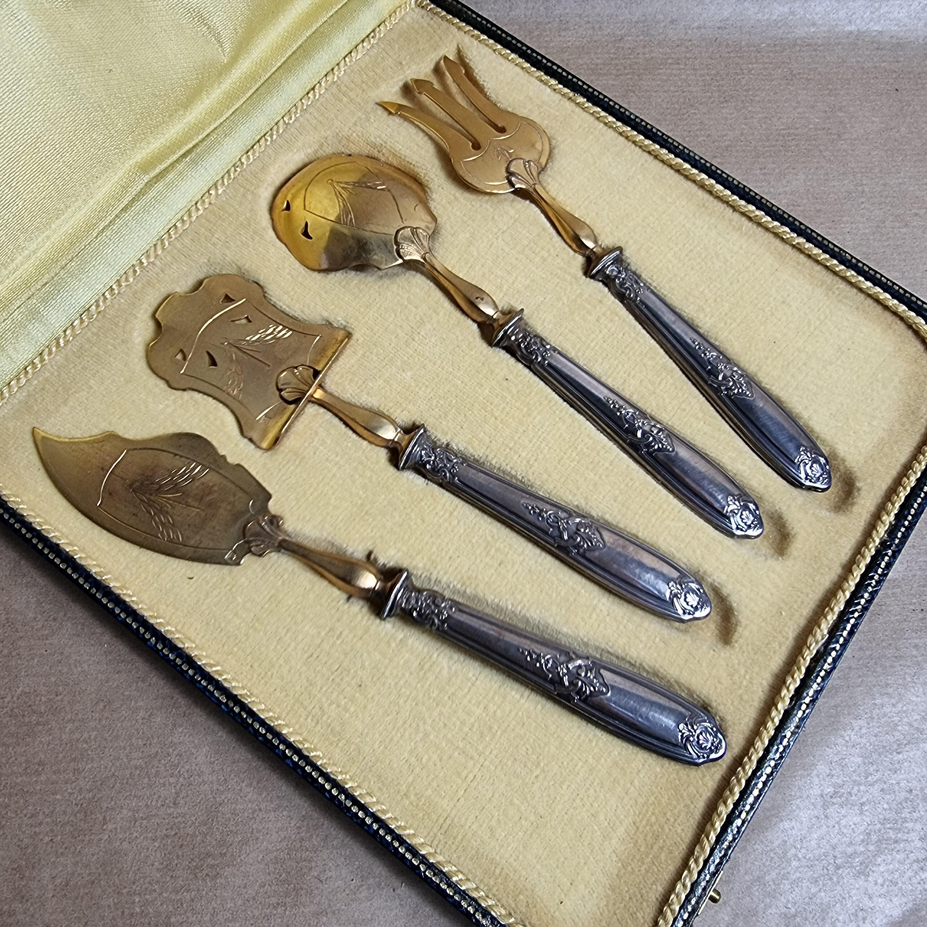 Set of cutlery with silver vermeil