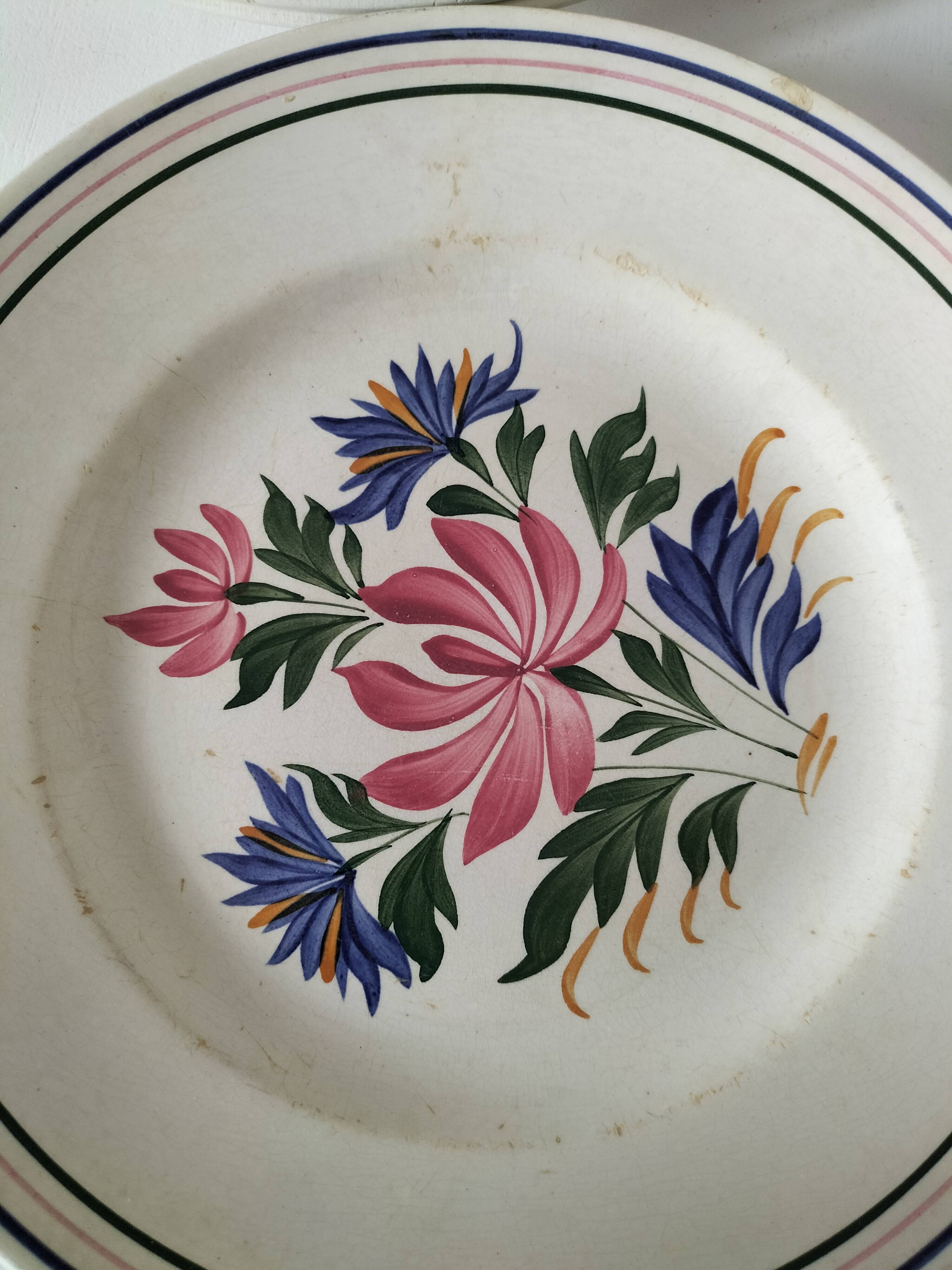 Set of 8 Saint Amand plates with stylized flower decoration 4122