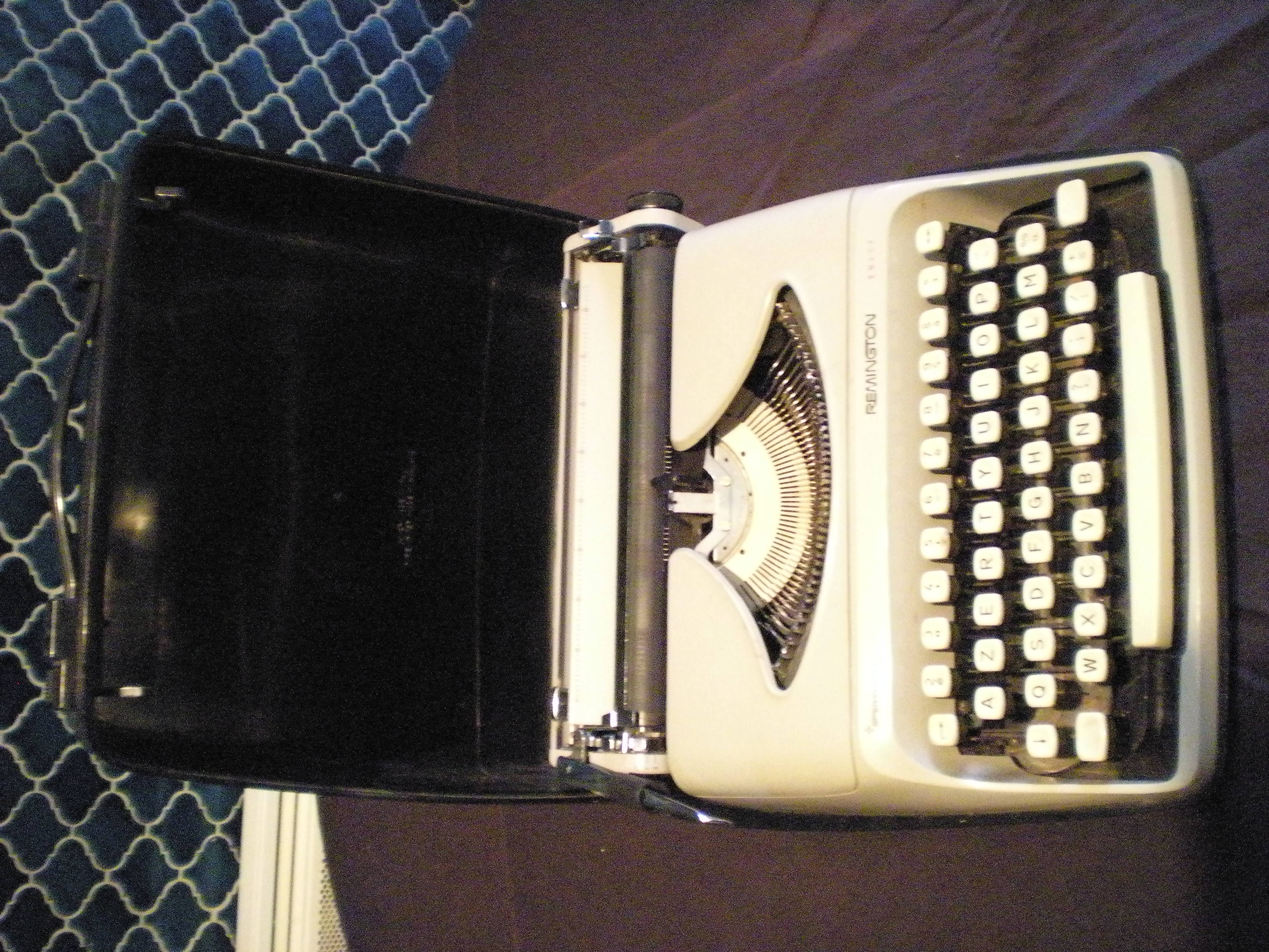 Remington Envoy - Sperry Rand typewriter
