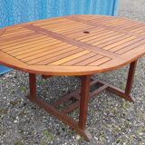 Stretchable garden dining table in solid teak
