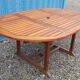 Stretchable garden dining table in solid teak