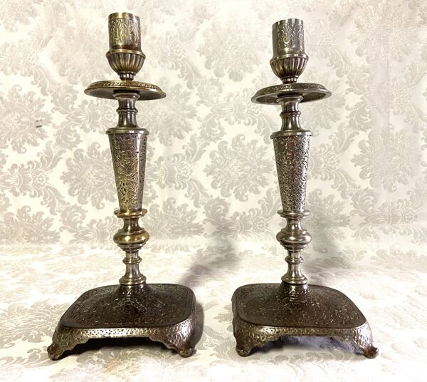 Paire de Bougeoirs Flambeaux Chandeliers Bronze Argenté Déco Atypique