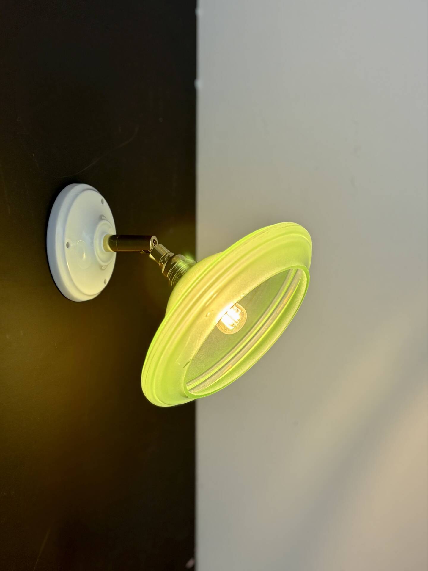 Vintage lampshade in green and gold glass