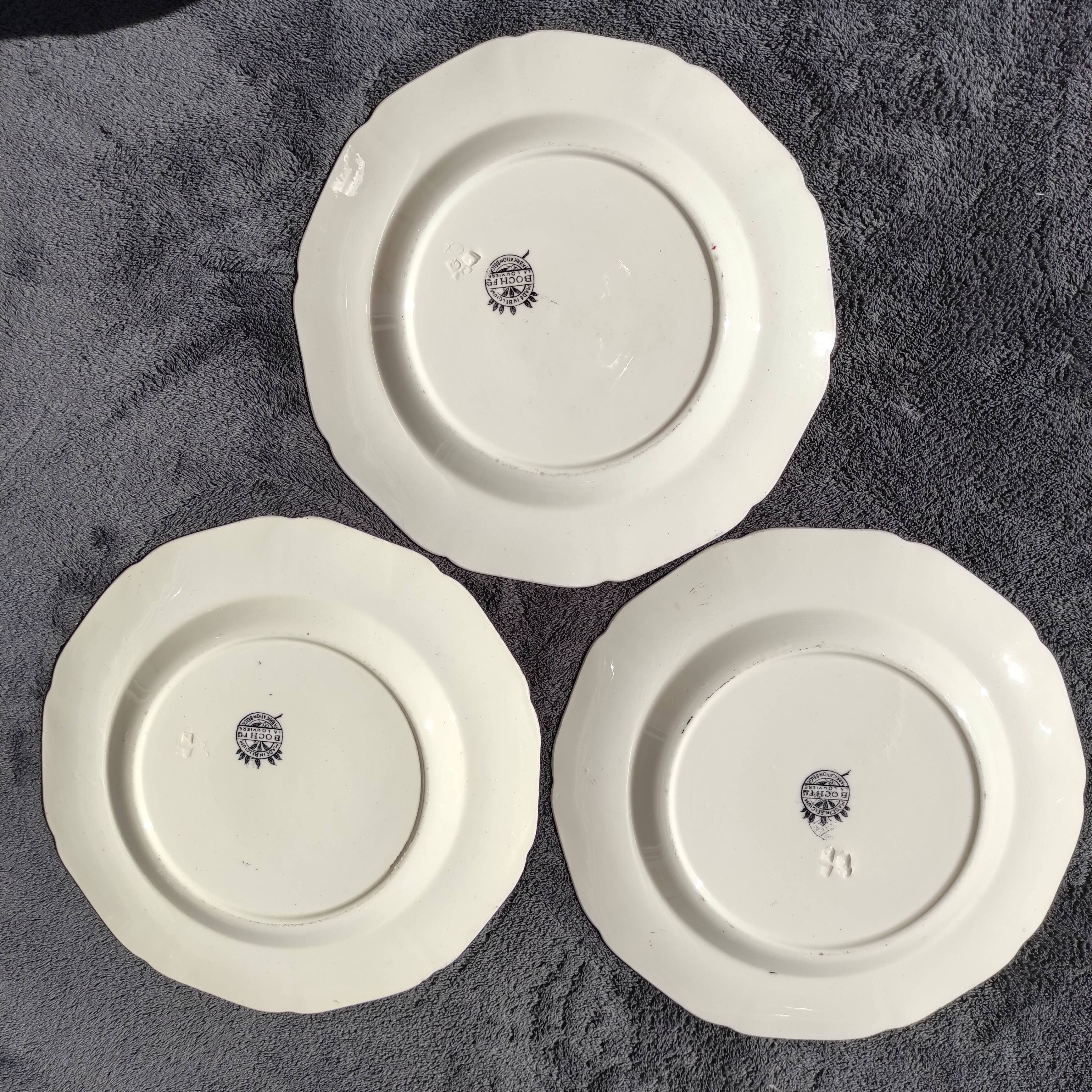 Lot 3 plates decorated with flowers by Boch Freres à la Louvière and hollow mark