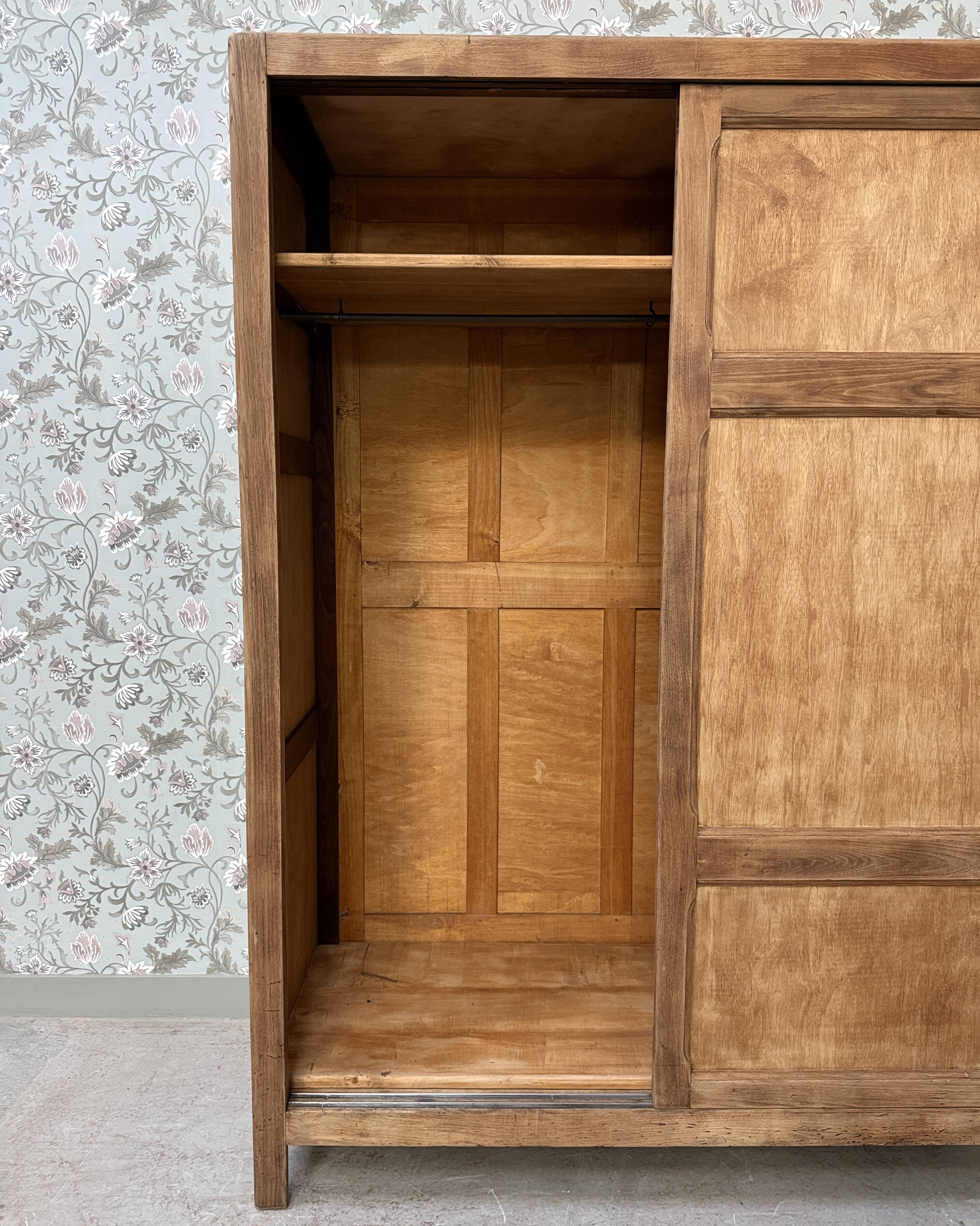 Parisian wardrobe with sliding doors and hanging space (renovated)