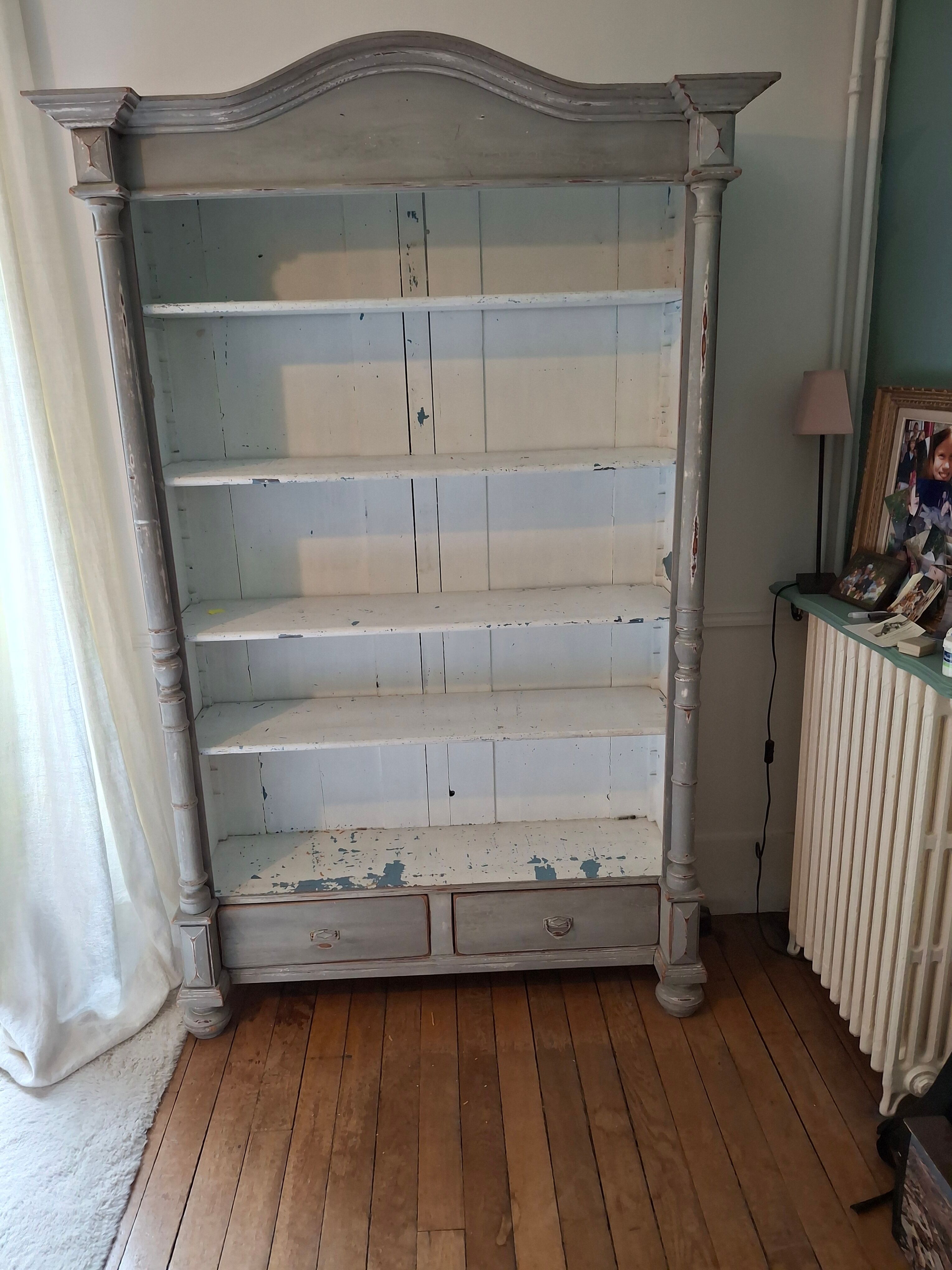 Shabby chic library