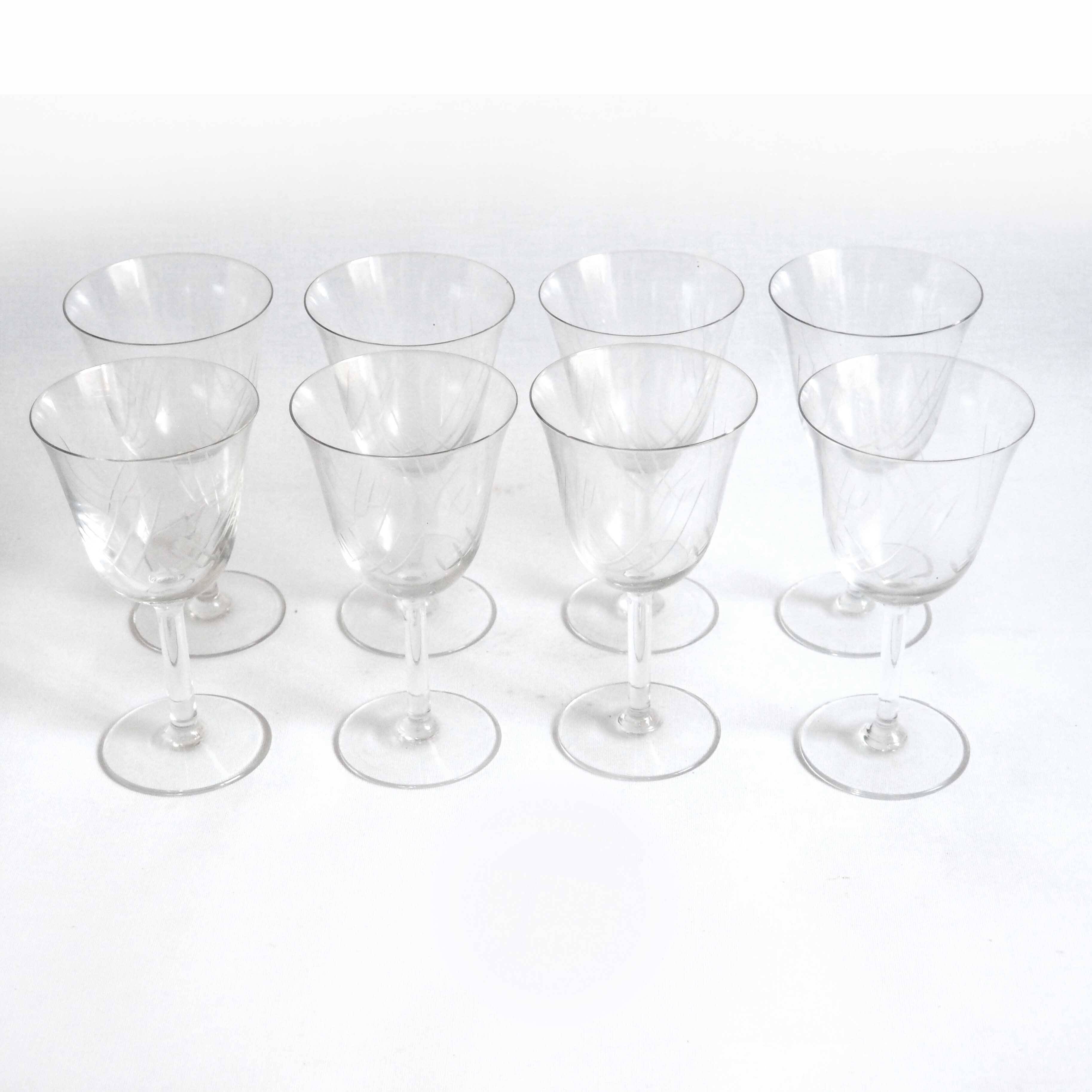 8 verres de vin à pied ciselés