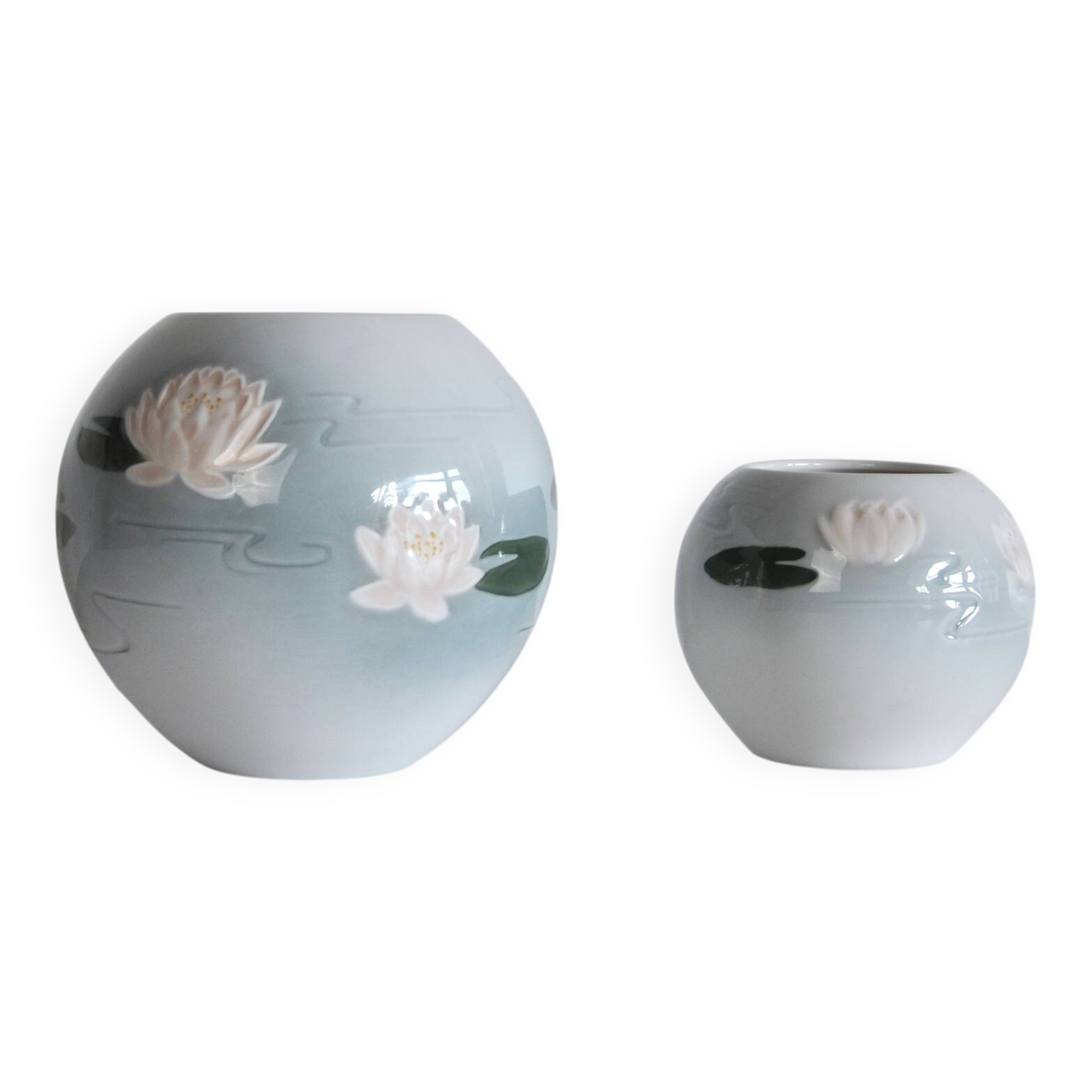 Vases de Bing & Grøndahl de la série Nénuphar, début du 20e siècle.