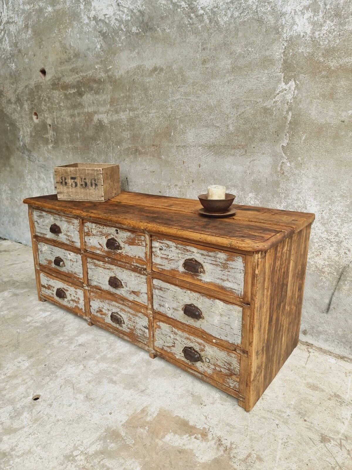 Workshop chest of drawers