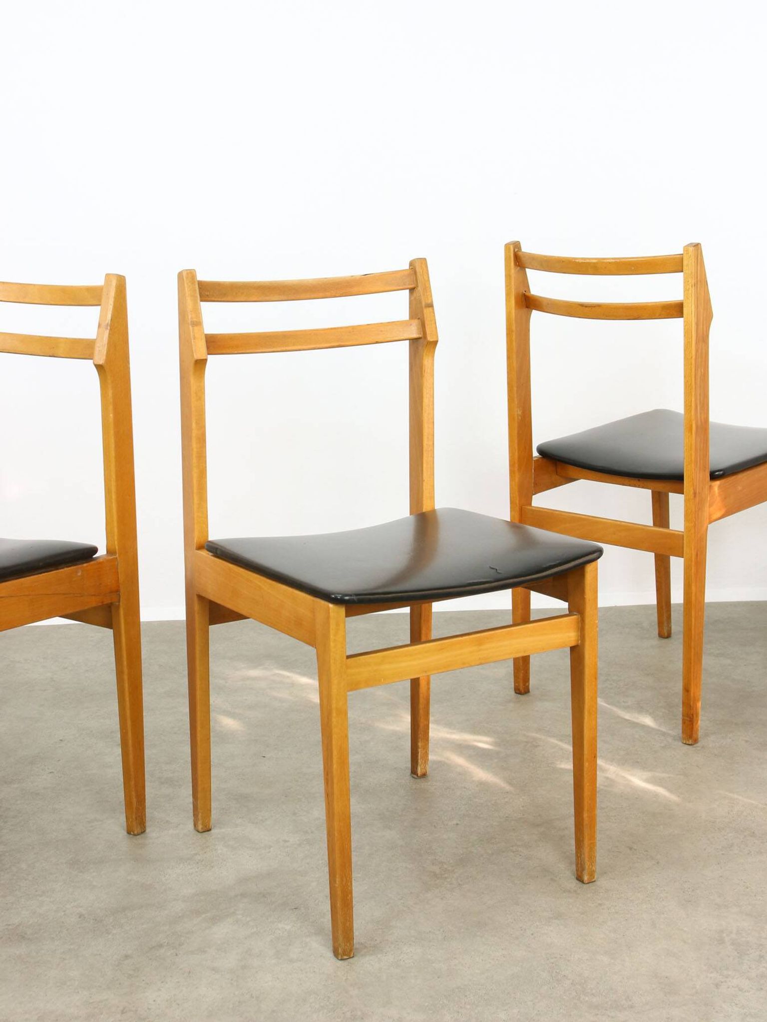 Vintage Chairs in style of Gio Ponti, 1970, set of 4