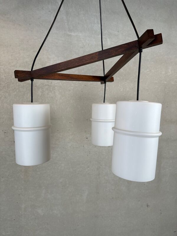 Lampe suspendue vintage 'japandi' en teck et opaline