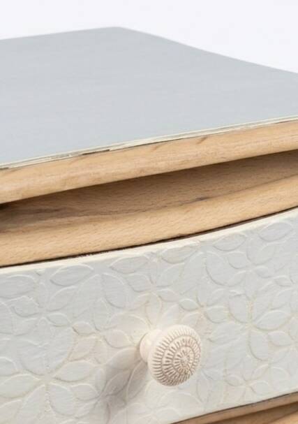 Commode style transition en bois clair et façade crème