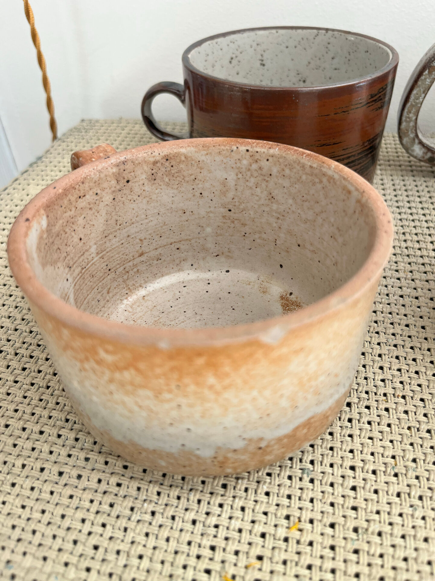 4 stoneware cups