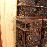Important Renaissance-style walnut buffet from the 19th century.