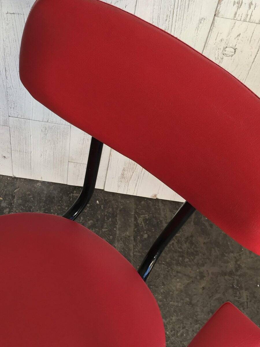 Set de 2 chaises de bureau pivotantes rouge et noir en skaï et métal, années 1960