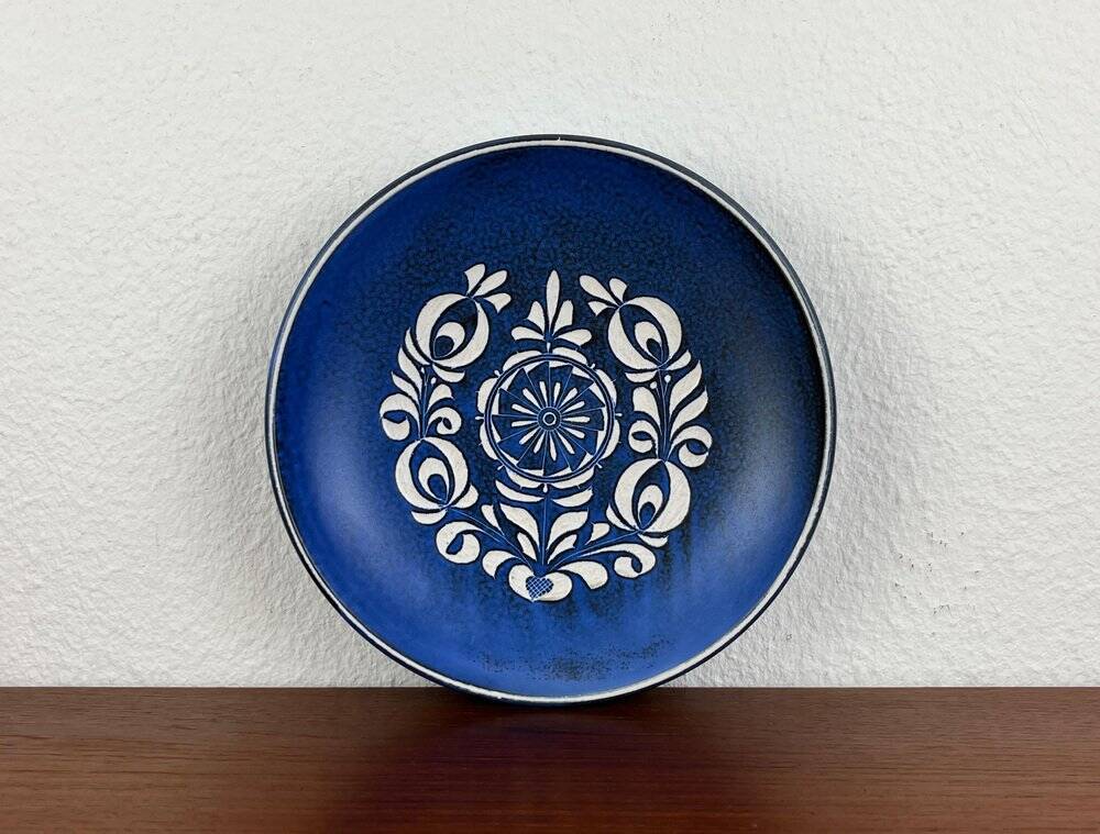 Mid-century German studio pottery wall plate by Thoms Keramik, 1960s.
