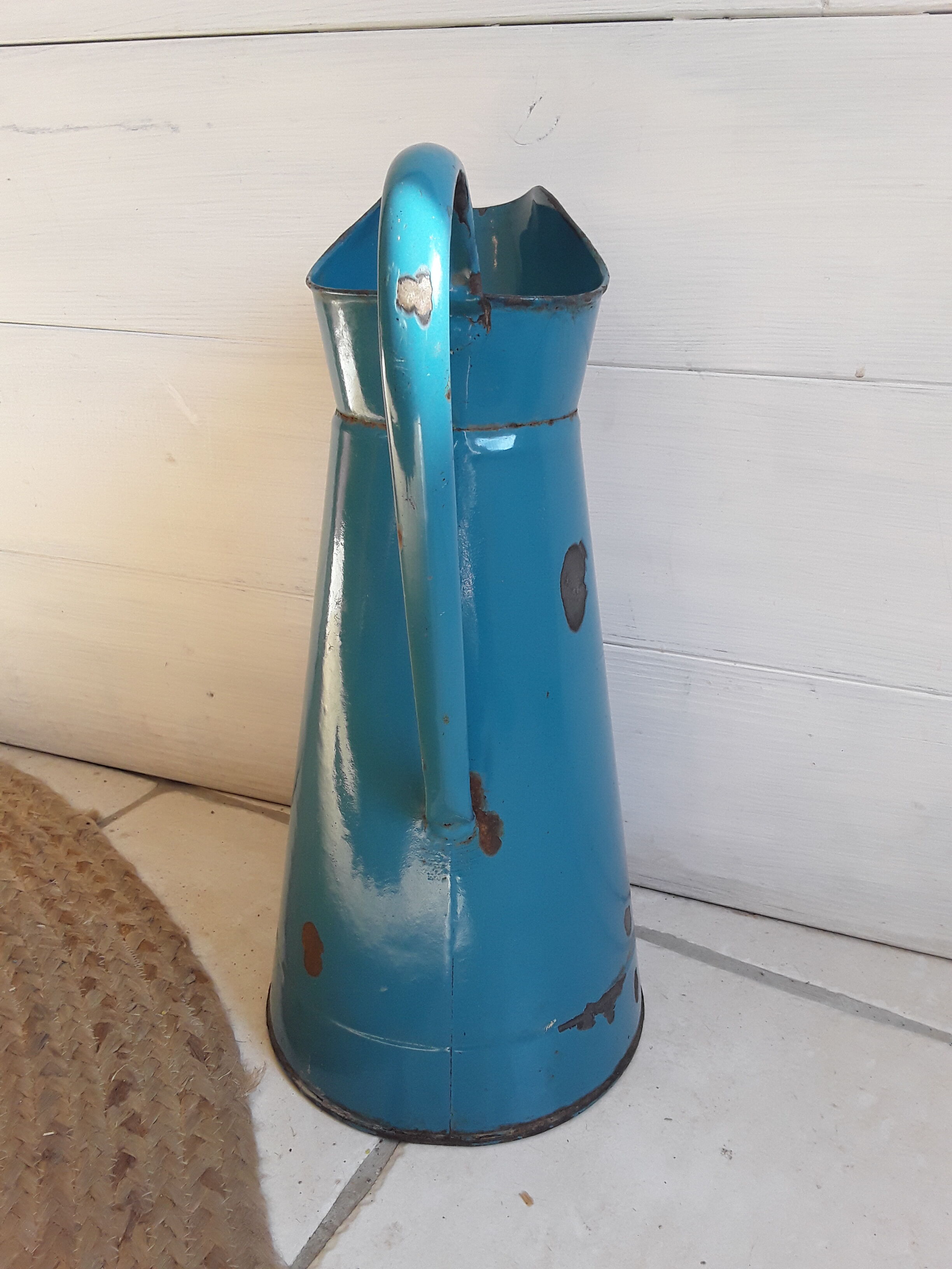 Enamelled sheet metal pitcher