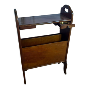 Porte-revues avec tablettes cendrier