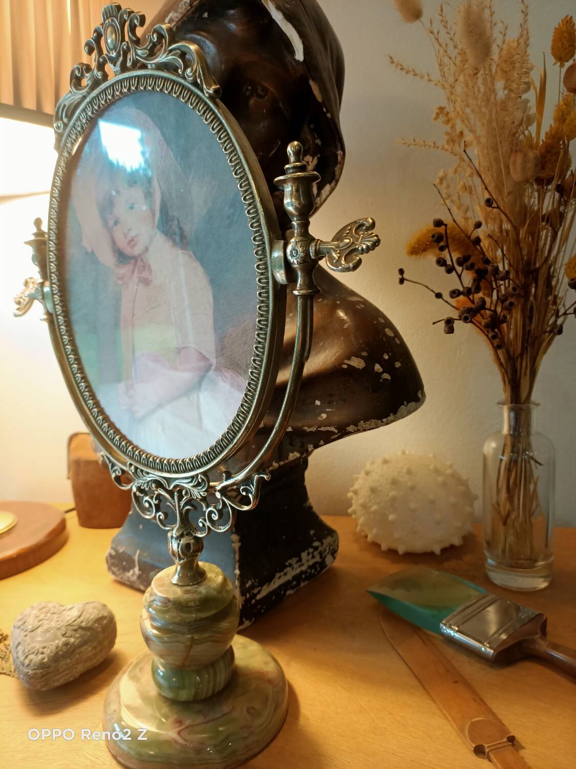 Adjustable photo frame