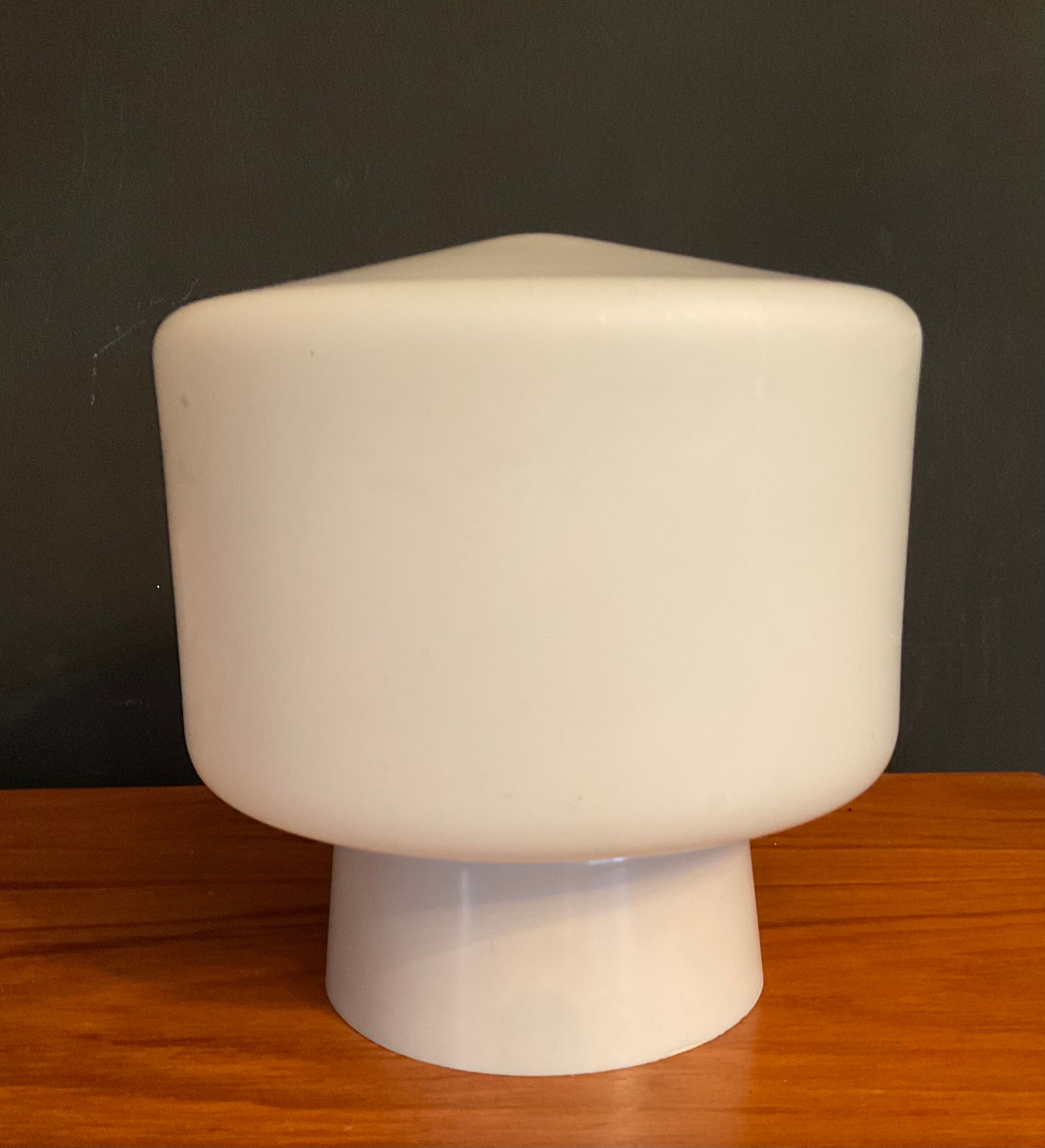 Mushroom lamp in opaline 60s
