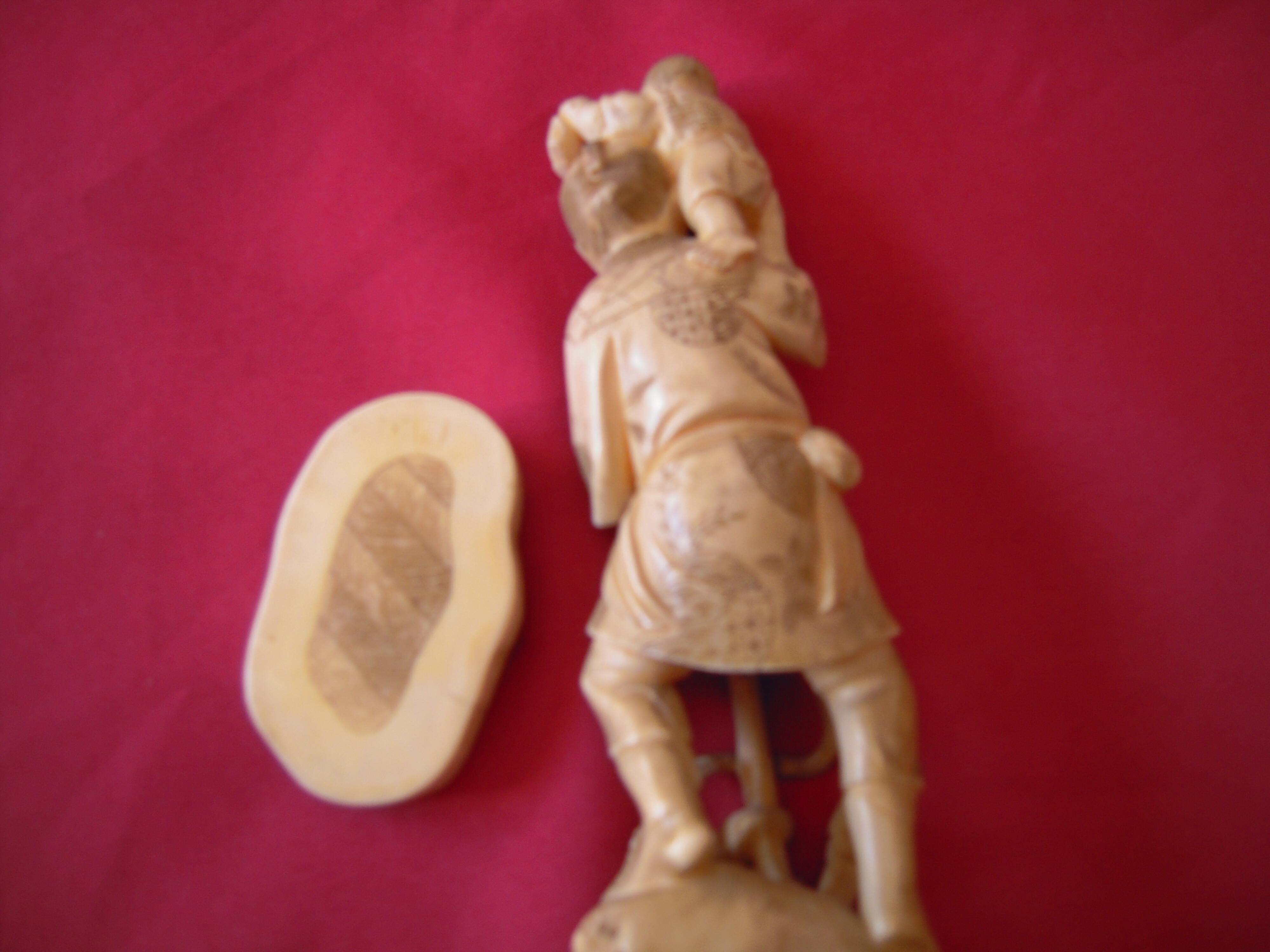 OKIMONO IN CARVED IVORY MEIJI PERIOD (1868 - 1912) FROM JAPAN.