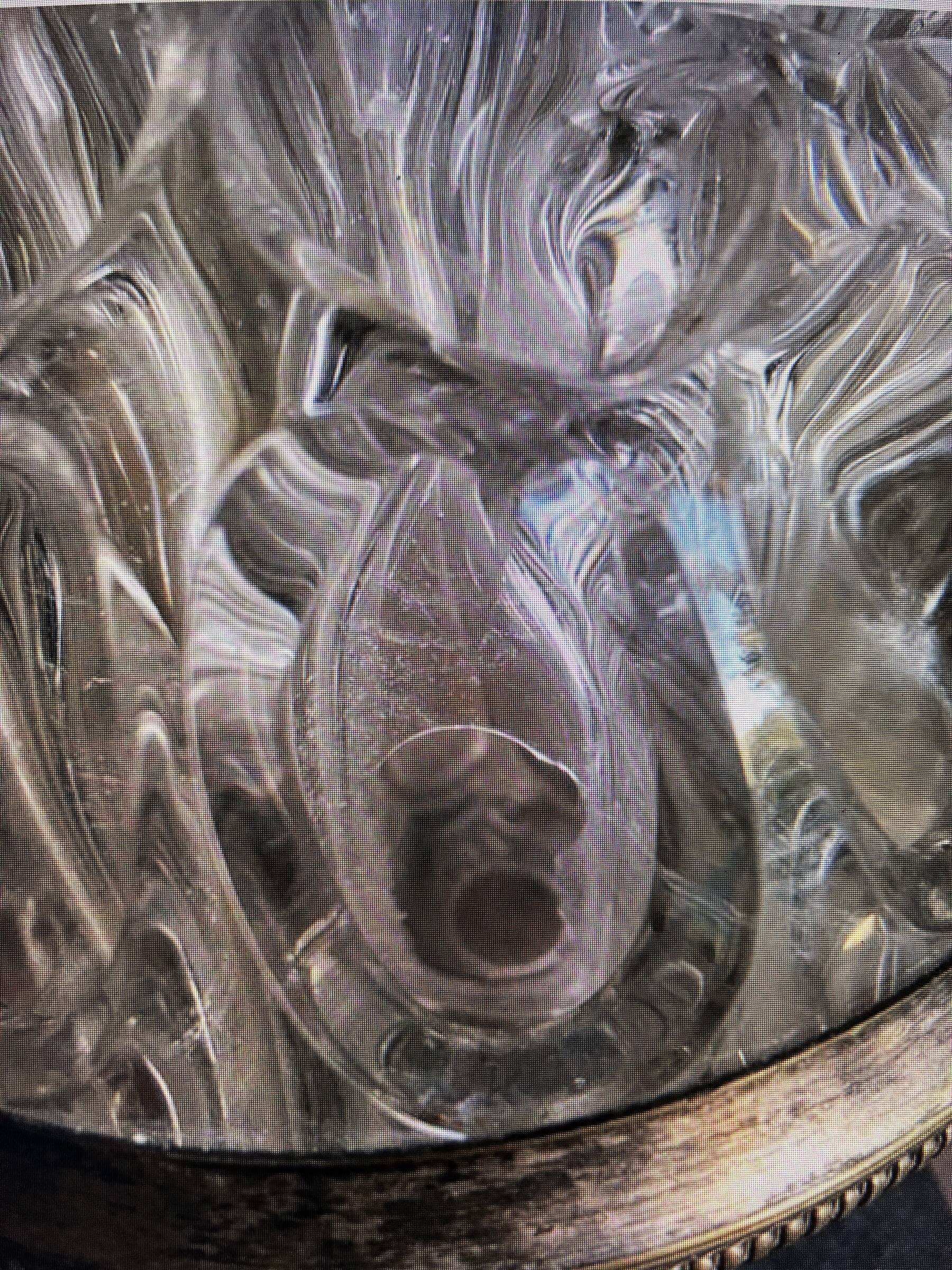 Pique fleurs en verre serti anneau