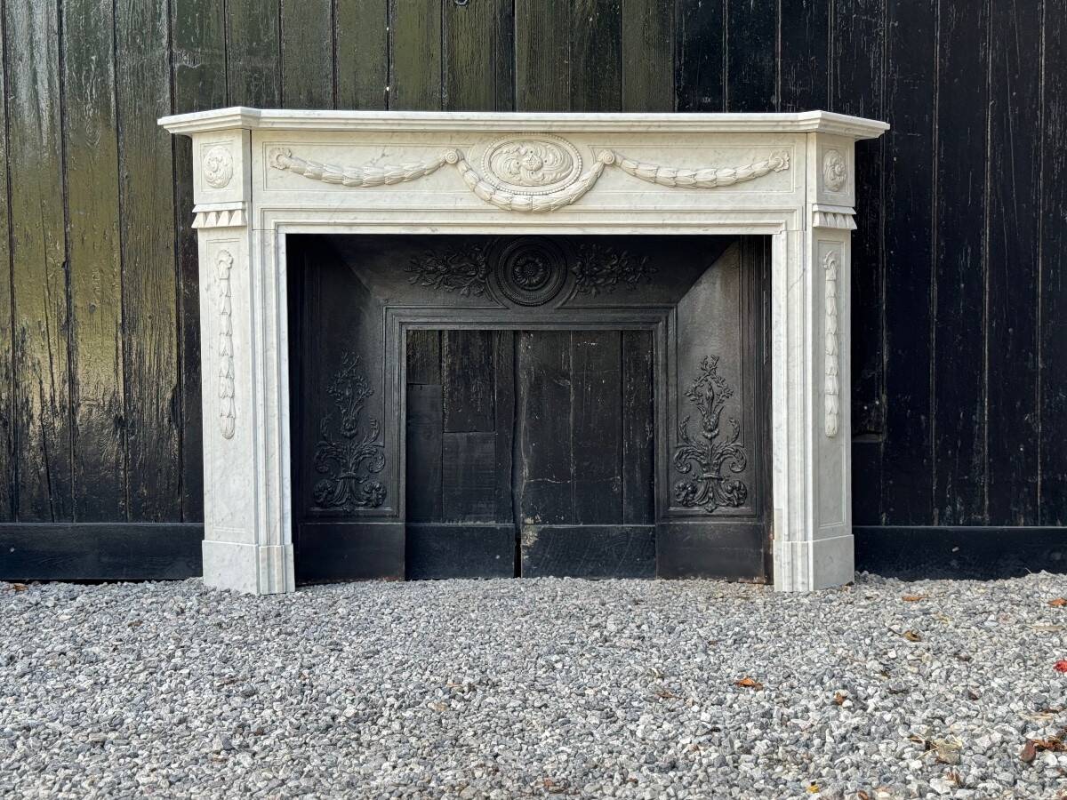 Louis XVI style fireplace in Carrara marble, circa 1880