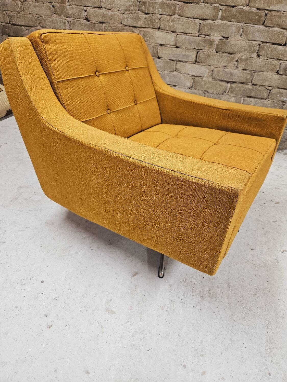 Swivel living room armchair year 1970