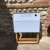 Foldable child desk