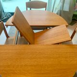 Extendable table & 4 chairs