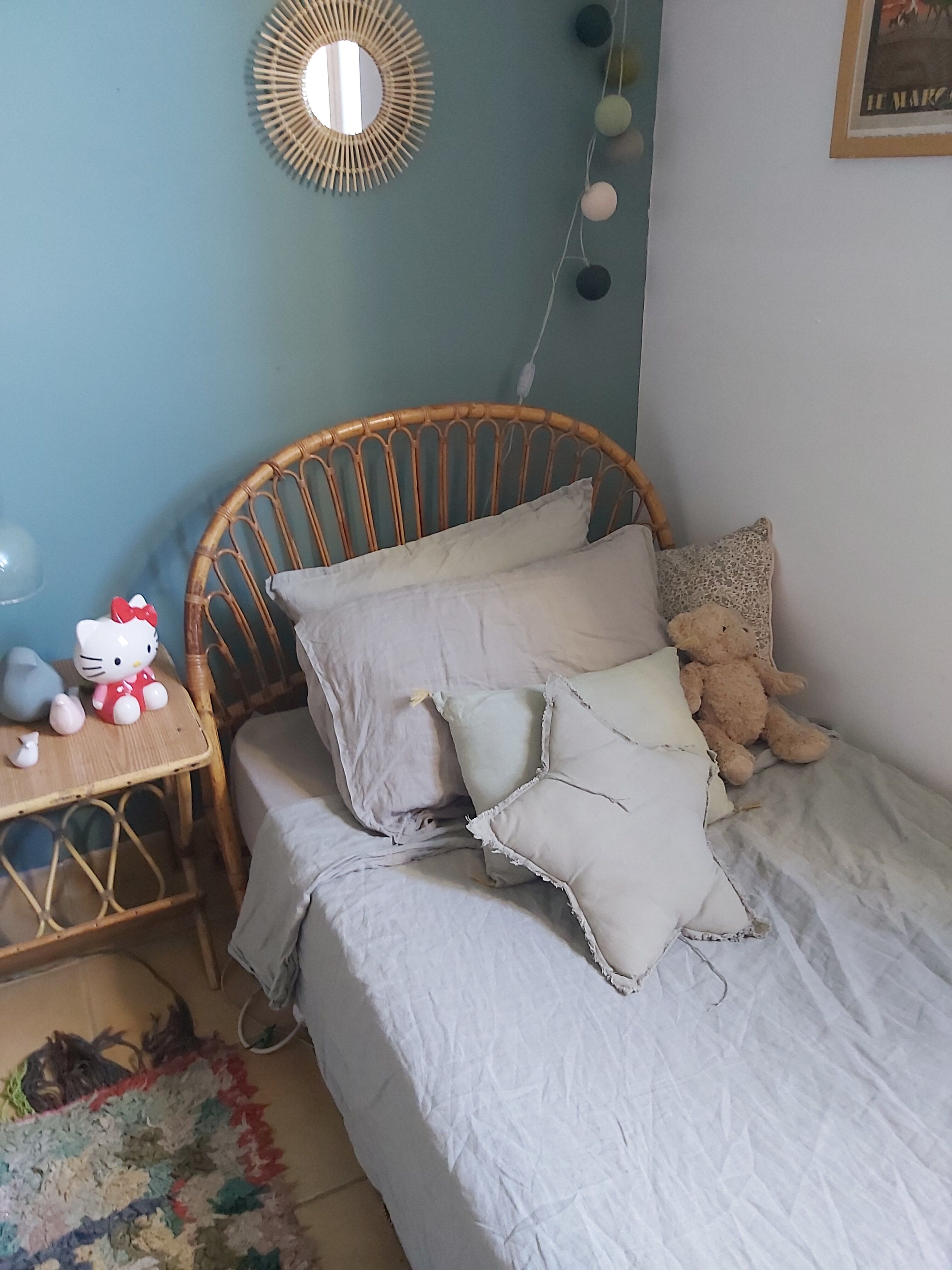 Vintage rattan basket bed 1 place