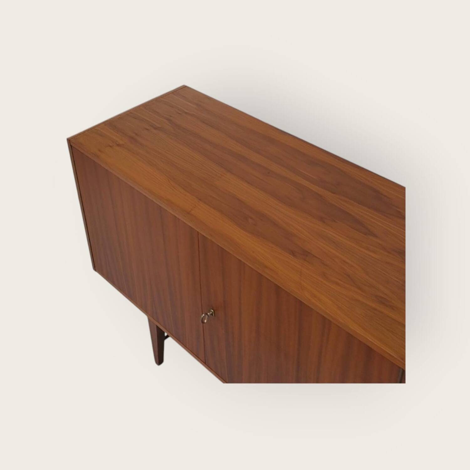 Buffet du milieu du siècle