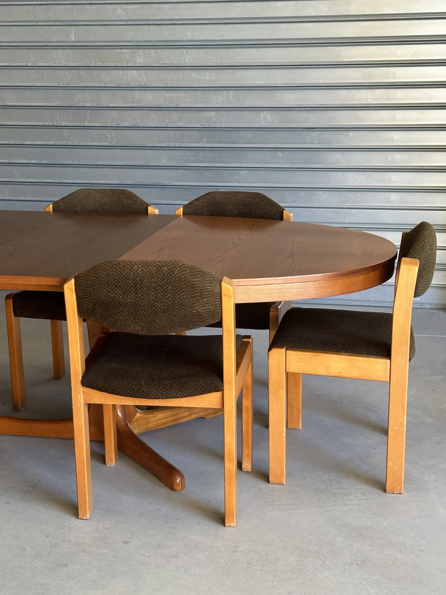 Set of 4 vintage chairs from the 70s/80s – Brown chocolate wood and fabric