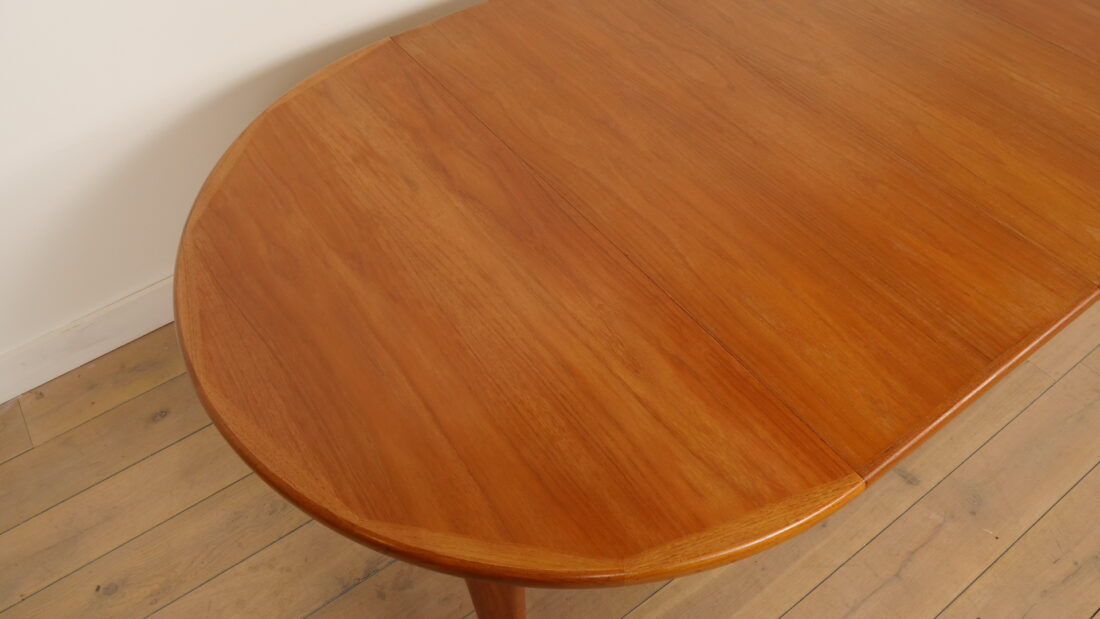 Vintage round dining table | Teak | Extendable | 120–220 cm