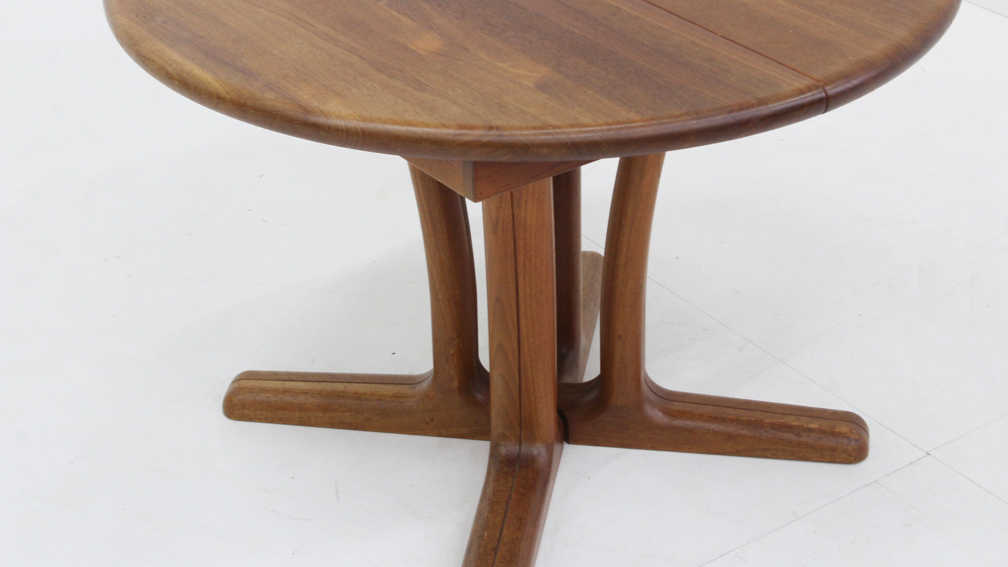 Vintage Dyrlund Danish round dining table teak