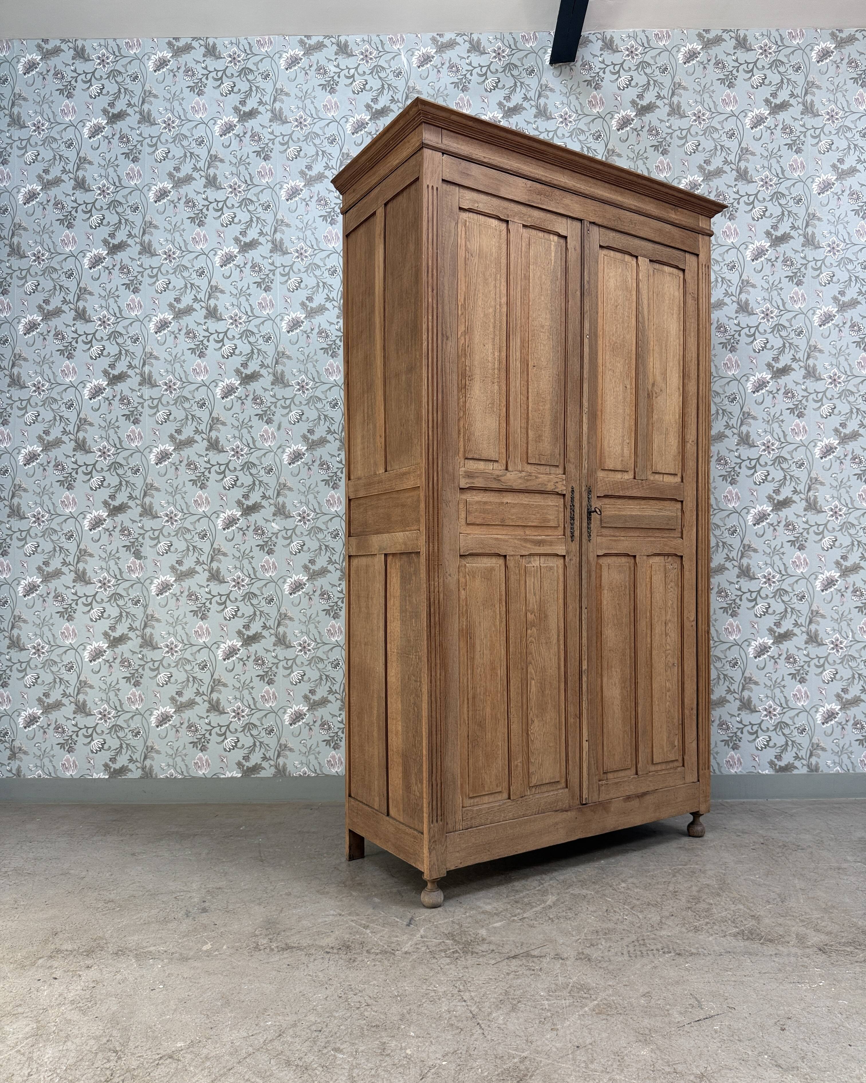 Large antique oak wardrobe (renovated)