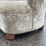 Asymmetrical Hollywood chair