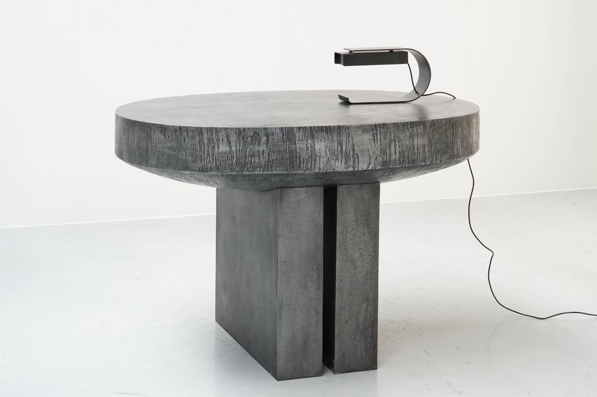 Roger Bonduel, Table Console en Acier Gravé à la Main